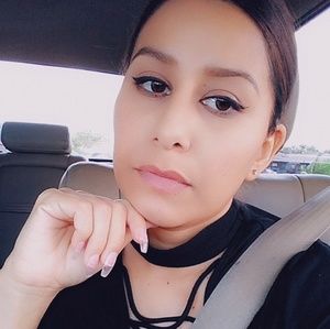 Meet your Posher, Lia